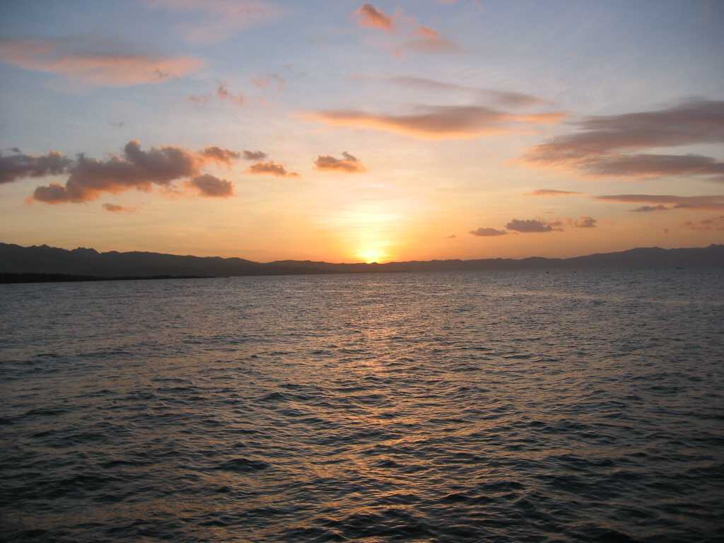 sunset_on_carigara_bay.jpg